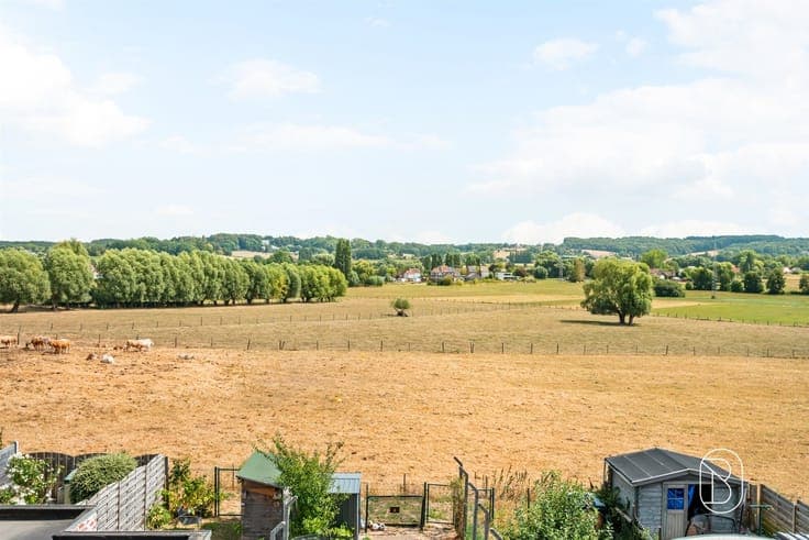 4-bedroom home with a beautiful view of the greenery
