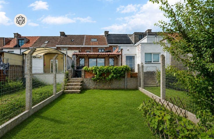 4-bedroom home with a beautiful view of the greenery