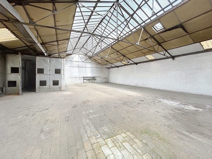 MIXED-USE PROPERTY – 360 m² WORKSHOP AND 2-BEDROOM RESIDENCE
