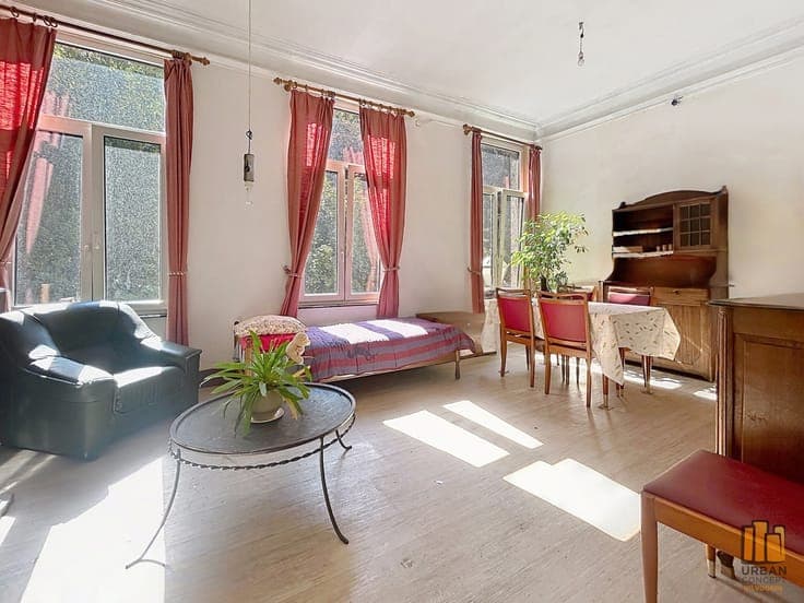 MIXED-USE PROPERTY – 360 m² WORKSHOP AND 2-BEDROOM RESIDENCE