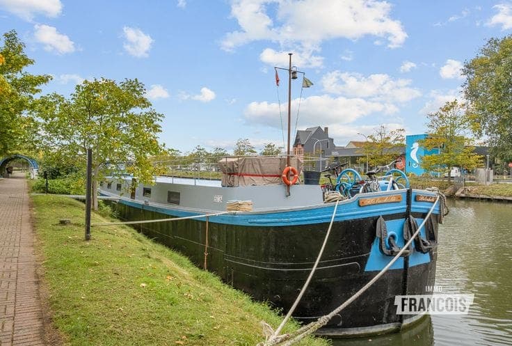 Perfectly maintained & renovated houseboat in Bruges