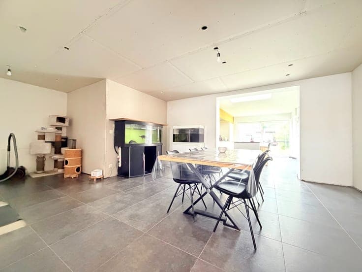 Ruime woning met 4 slaapkamers en gezellige tuin