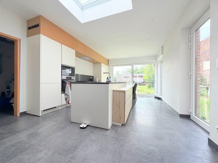 Ruime woning met 4 slaapkamers en gezellige tuin