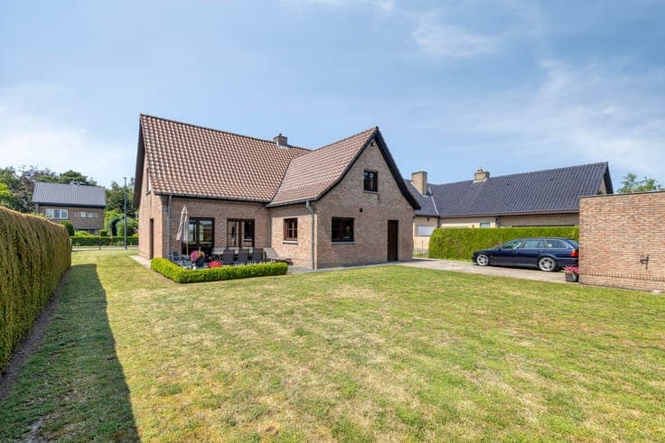 Quietly located detached house with spacious garden