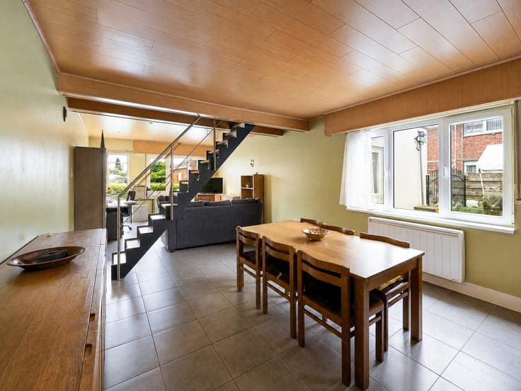Semi Detached House with Garden