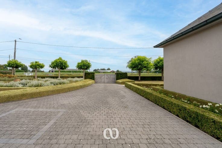 Beautifully maintained villa on over 2,000 m² in Kaster