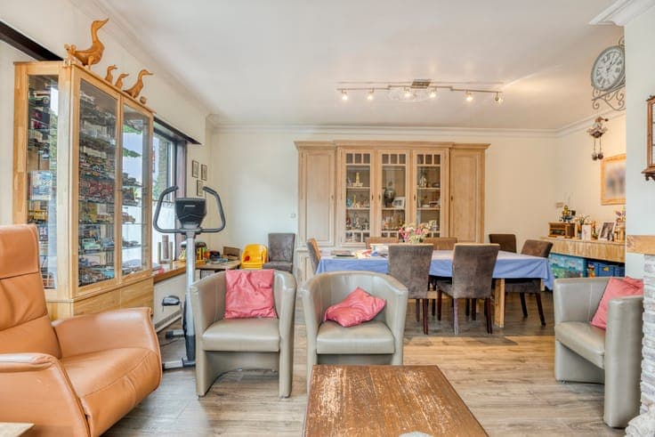Spacious and bright bungalow for sale on the outskirts of Br