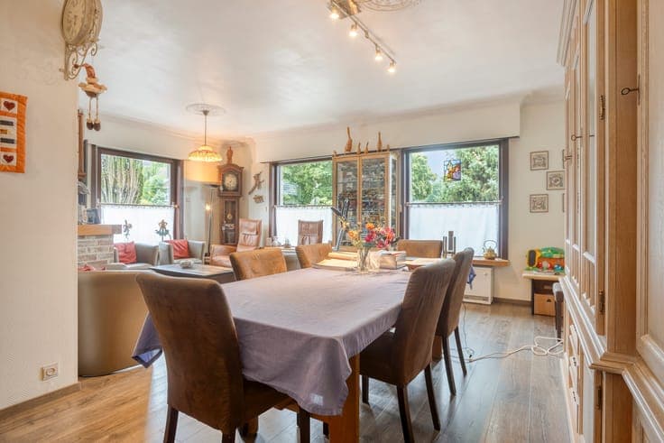 Spacious and bright bungalow for sale on the outskirts of Br