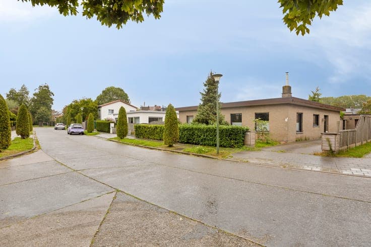 Spacious and bright bungalow for sale on the outskirts of Br