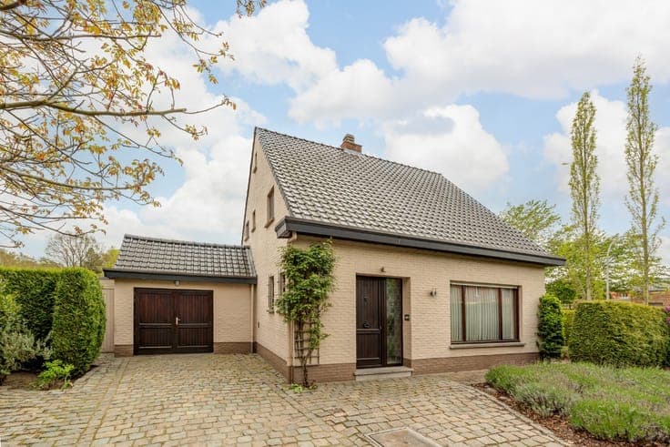 Vrijstaande woning in Brasschaat op perceel van 543 m²