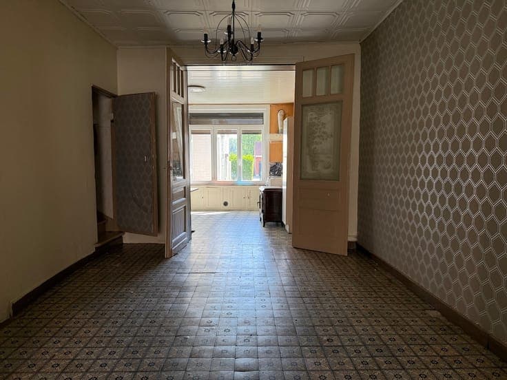 Family home to renovate, 100 m from the railway station