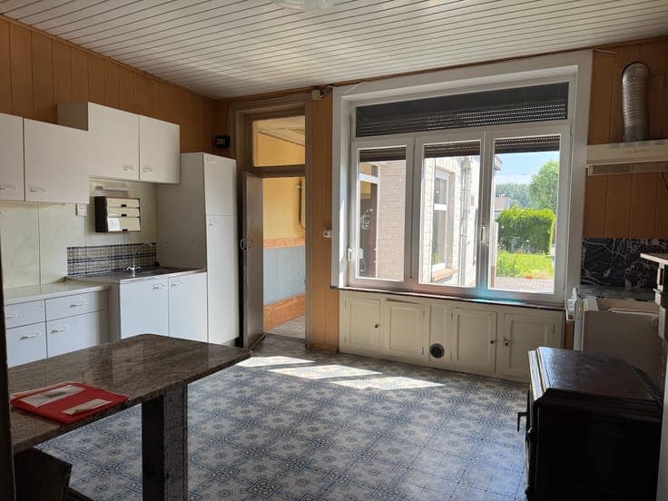 Family home to renovate, 100 m from the railway station