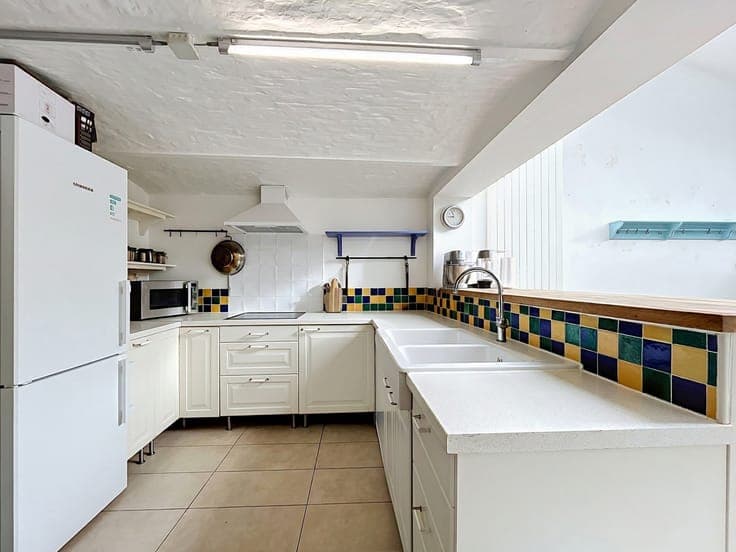 Charming home with large garden – Altitude Cent