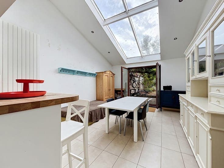 Charming home with large garden – Altitude Cent