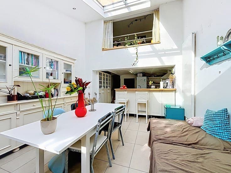 Charming home with large garden – Altitude Cent