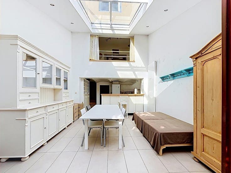 Charming home with large garden – Altitude Cent