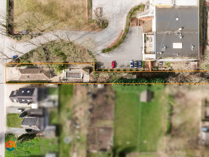 Gelijkvloerse woning met 2 slpkrs en zwembad te Bonheiden