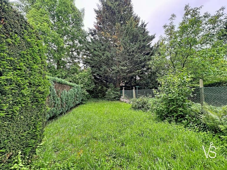 BEAUTIFUL CHARACTER HOUSE WITH GARAGE & GARDEN!