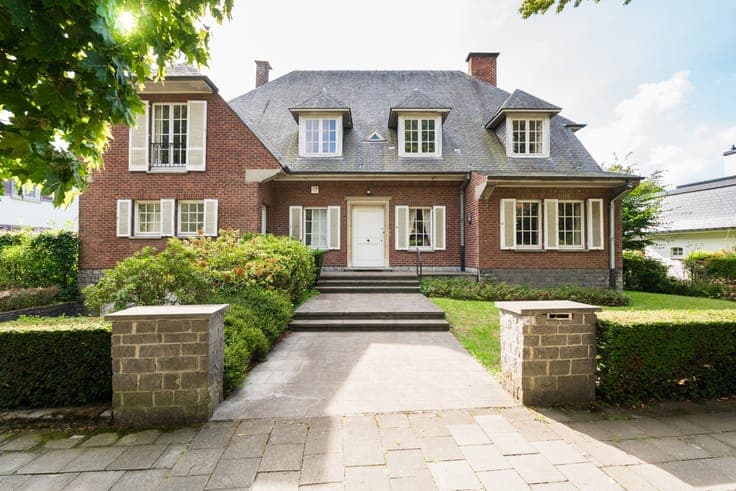 VILLA (7ch/4sdb) à rénover de 638 m² sur 12a