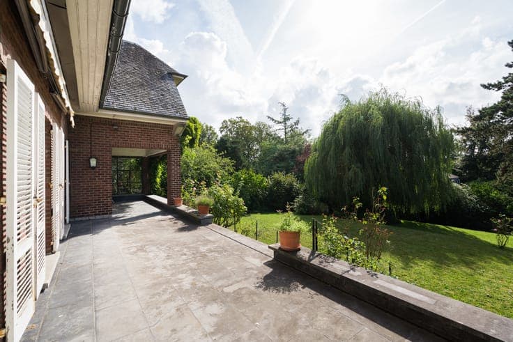 VILLA (7ch/4sdb) à rénover de 638 m² sur 12a