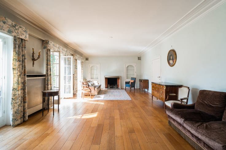 VILLA (7ch/4sdb) à rénover de 638 m² sur 12a