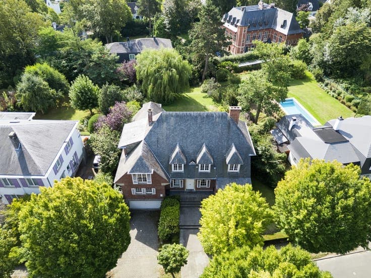 VILLA (7ch/4sdb) à rénover de 638 m² sur 12a