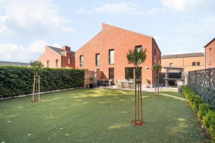 Ready-to-move-in semi-detached house with 3 bedrooms and at