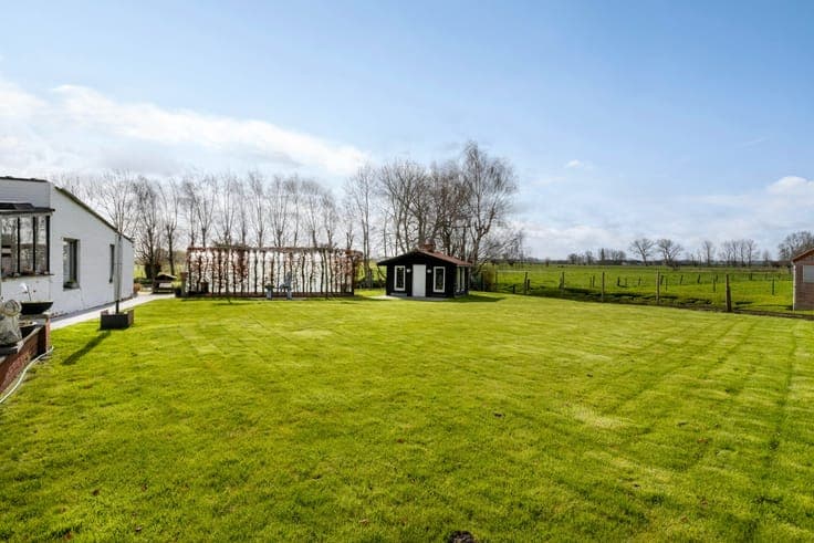 Landelijk gelegen halfopen woning te Oostnieuwkerke