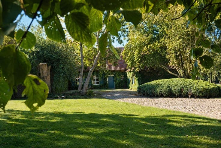 Beautifully Situated Farmhouse in Spiere-Helkijn