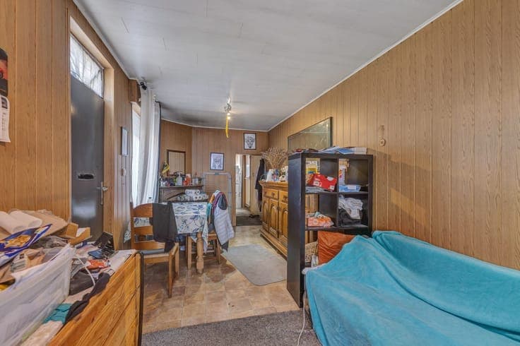 House in need of renovation in a convenient location in Mere