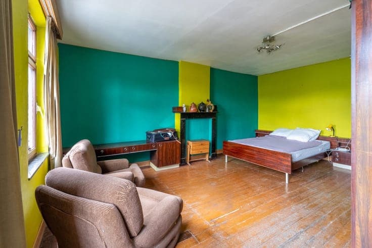 House to renovate with a large garden