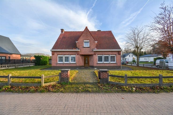 Charming, well located house with lots of potential in Boort