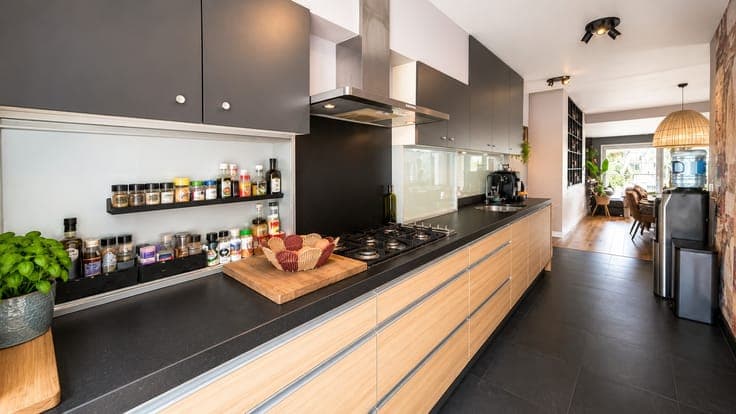 Instapklare, ruime halfopen bebouwing op toplocatie in De...