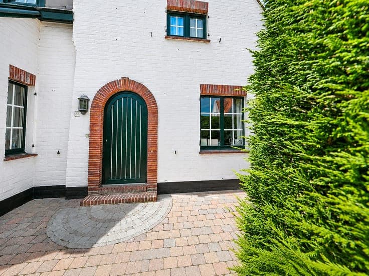 Charmante villa op residentiële locatie vlakbij het comme...