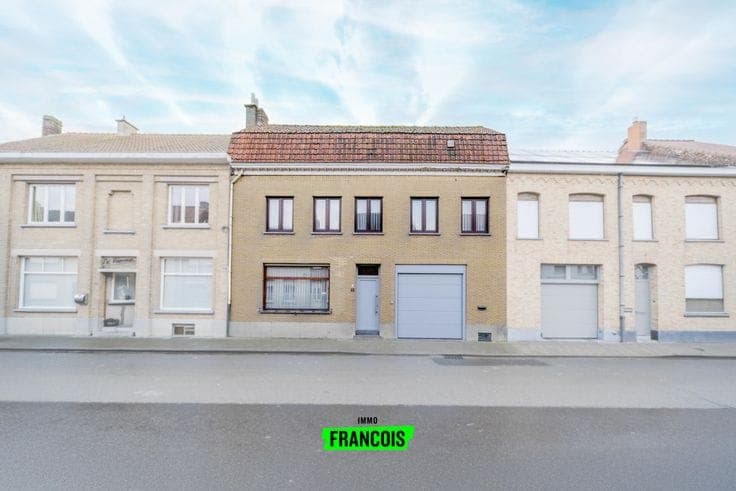 *STARTING PRICE* Ready-to-move-in house with 6 bedrooms and…
