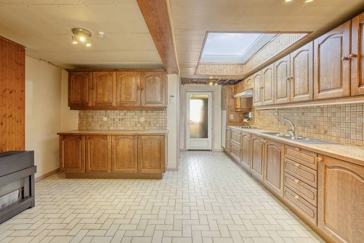 5-bedroom house to renovate for sale in the Elsdonkwijk in W