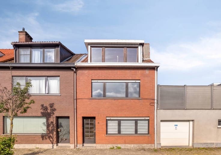 5-bedroom house to renovate for sale in the Elsdonkwijk in W