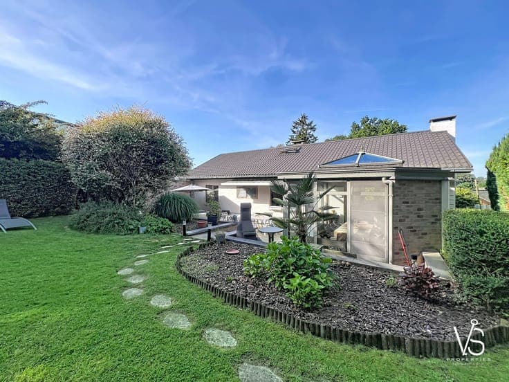 BEAUTIFUL 4-BEDROOM VILLA WITH GARDEN, VERANDA, AND GARAGE!