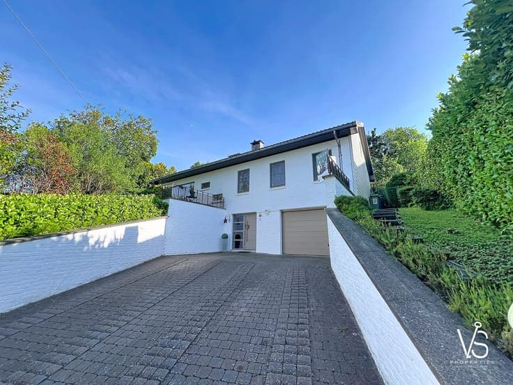 BEAUTIFUL 4-BEDROOM VILLA WITH GARDEN, VERANDA, AND GARAGE!