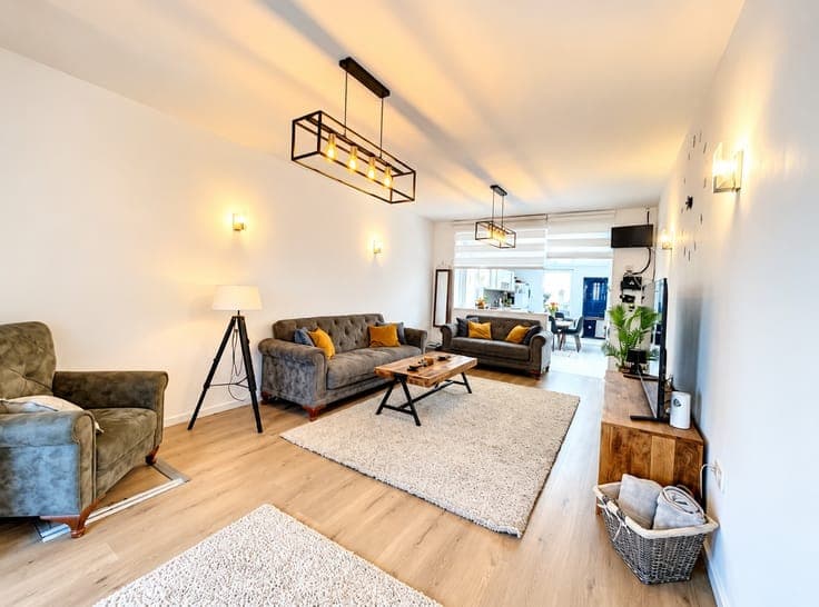 OPEN HUIS VRIJDAG 16/10 van 18u tot 19u. Ruime woning met...