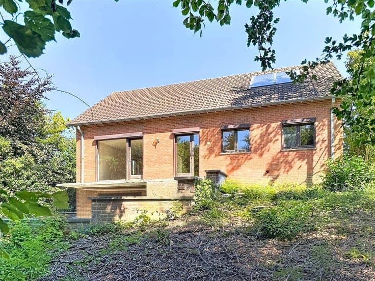 STUNNING 4-BEDROOM VILLA IN THE HILLS - SOUTH-FACING GARDEN