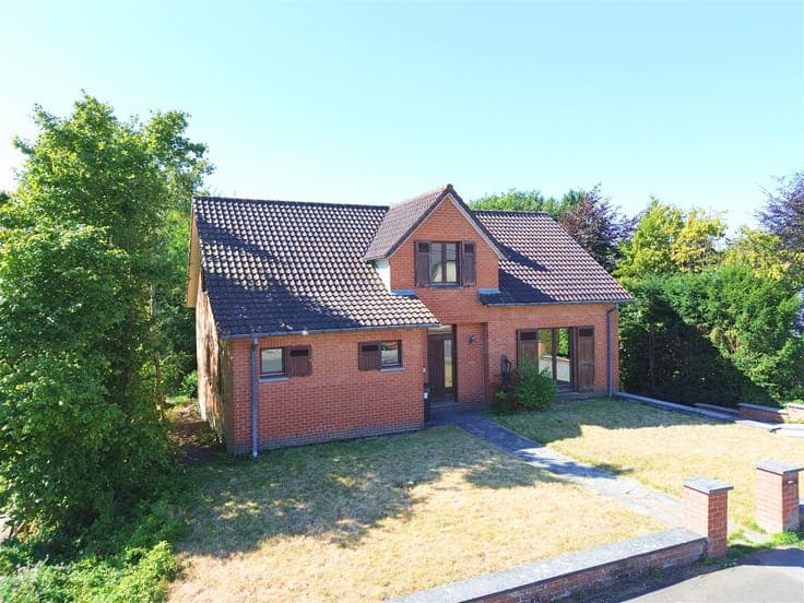 STUNNING 4-BEDROOM VILLA IN THE HILLS - SOUTH-FACING GARDEN