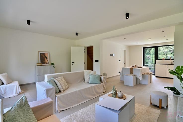 Volledig gerenoveerde woning met garage, terras en tuin -...