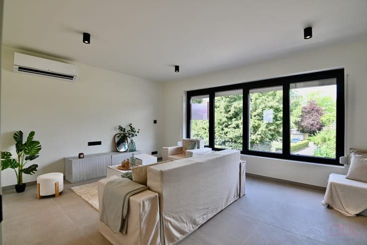 Volledig gerenoveerde woning met garage, terras en tuin -...