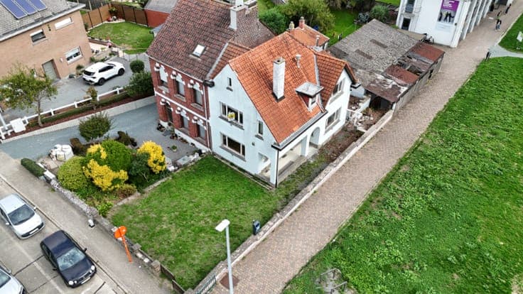 Denderleeuw: te renoveren woning met 3 slaapkamers