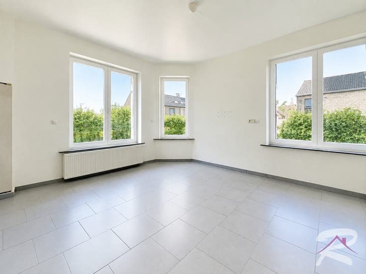 IMMEUBLE- 2 ADRESSES - 4CH - 2 GARAGES - PEB C