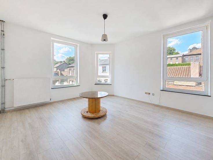 IMMEUBLE- 2 ADRESSES - 4CH - 2 GARAGES - PEB C