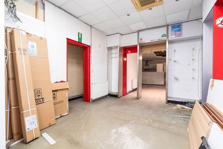 Commercial property with residential accommodation, in need…