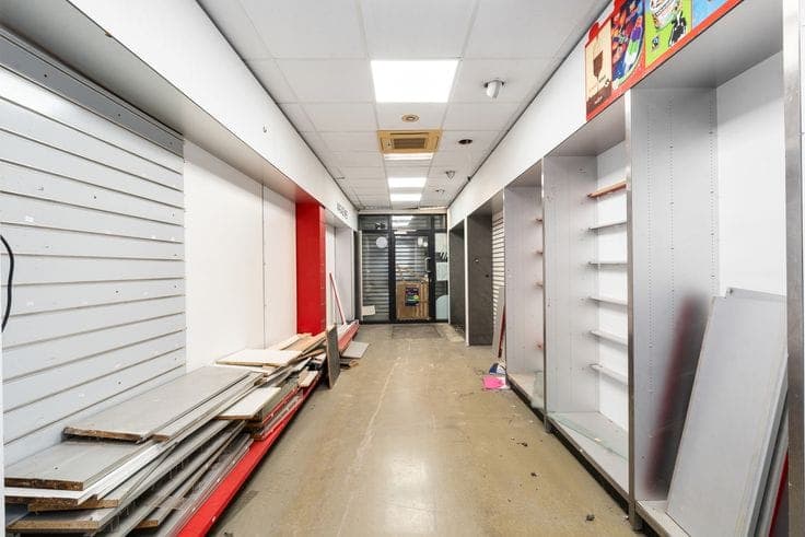 Commercial property with residential accommodation, in need…