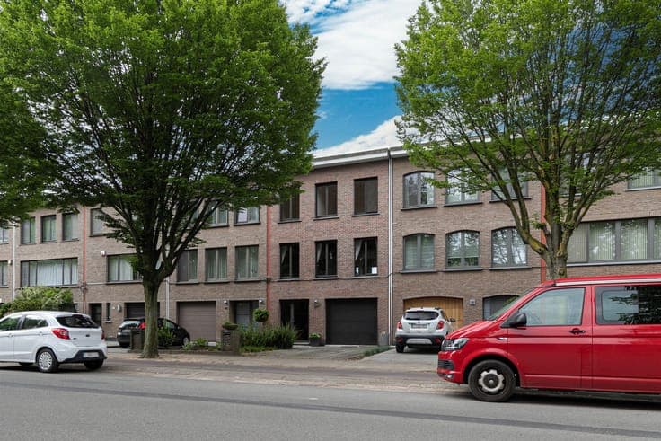 Ruime bel-etage (180 m²) met 4 a 5 slaapkamers, tuin en terr